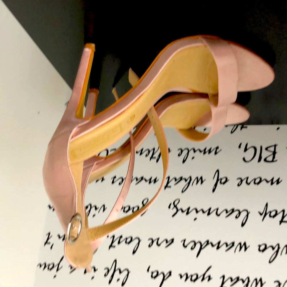 2 for 35$ Salmon satin sandals size 9 good condition